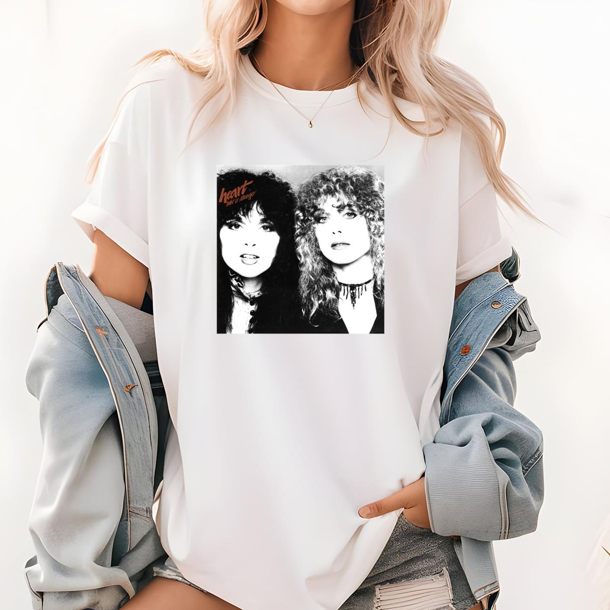 Vintage Graphic Heart Band Official Collector Retro Unisex T-Shirt