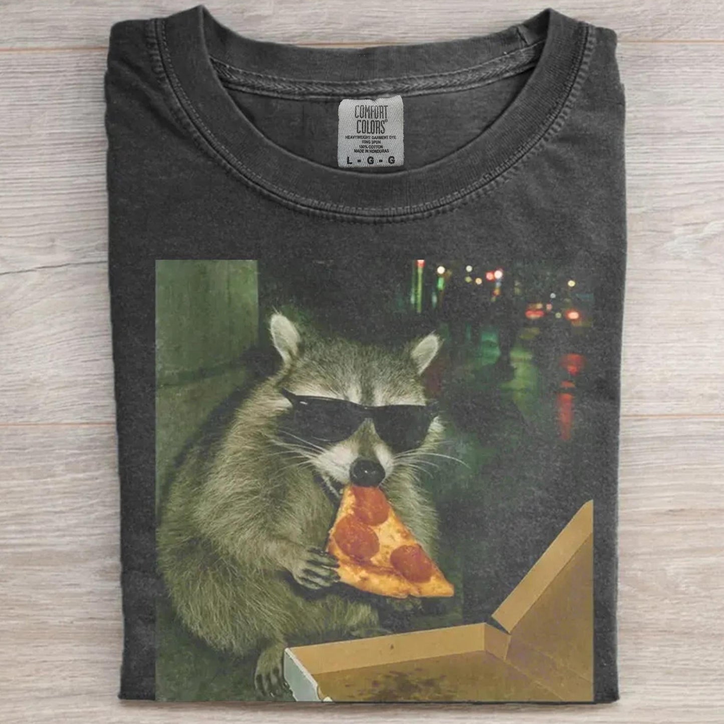 Raccoon Eating Pizza Funny Meme T-Shirt – Vintage Graphic Tee