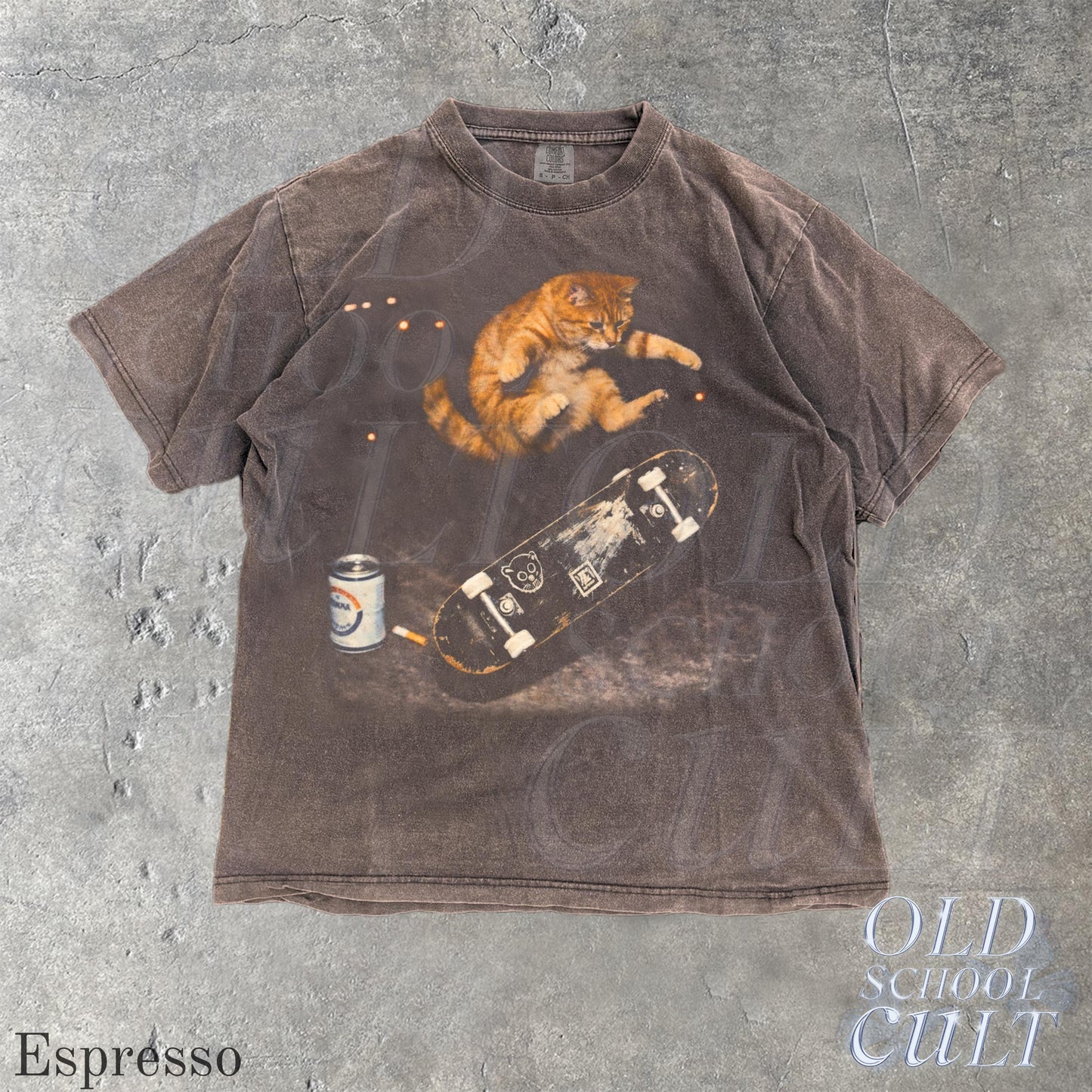Skateboarding Cat Graphic T-Shirt – Vintage Retro Streetwear Tee