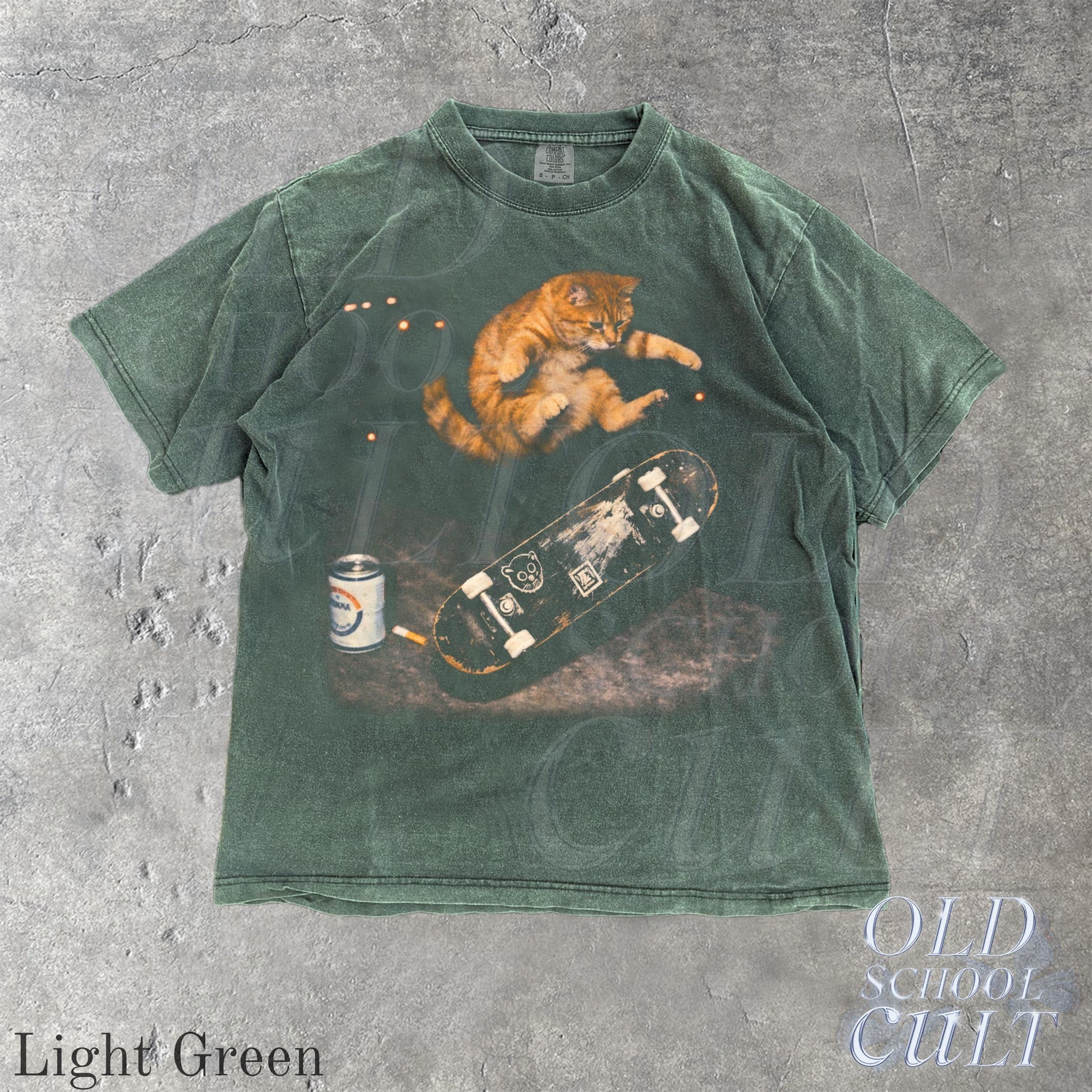 Skateboarding Cat Graphic T-Shirt – Vintage Retro Streetwear Tee