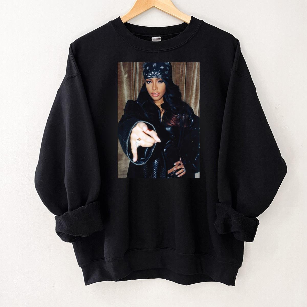 Aaliyah Vintage 90s R&B Singer Poster Style Black Unisex T-Shirt