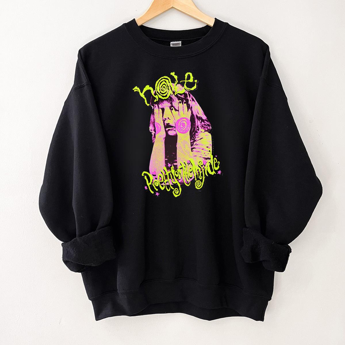 Hole Pretty On The Inside Vintage 90s Grunge Boyfriend Fit Black Unisex T-Shirt