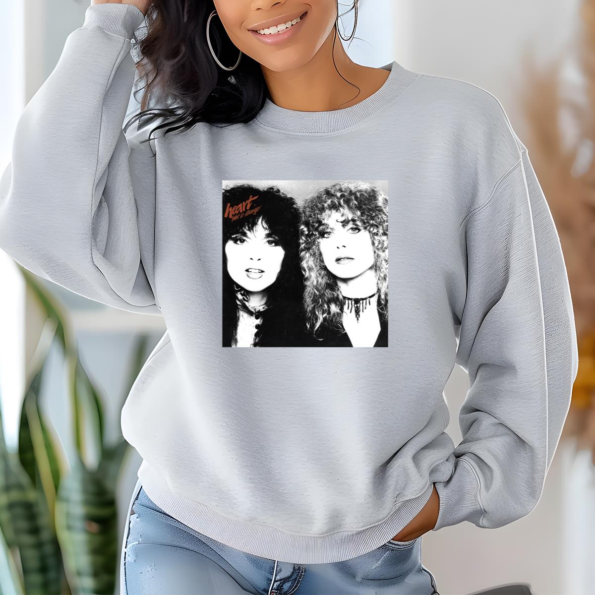 Vintage Graphic Heart Band Official Collector Retro Unisex T-Shirt