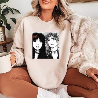 Vintage Graphic Heart Band Official Collector Retro Unisex T-Shirt