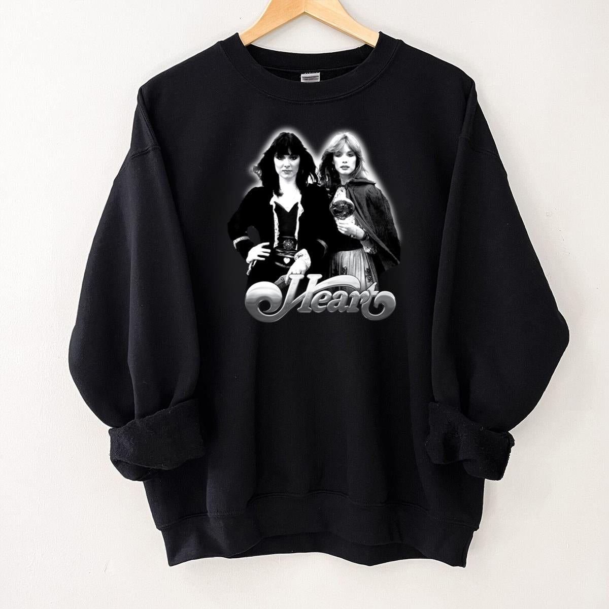 Vintage Styles Heart Band Official Fan Retro 70s Black Unisex T-Shirt