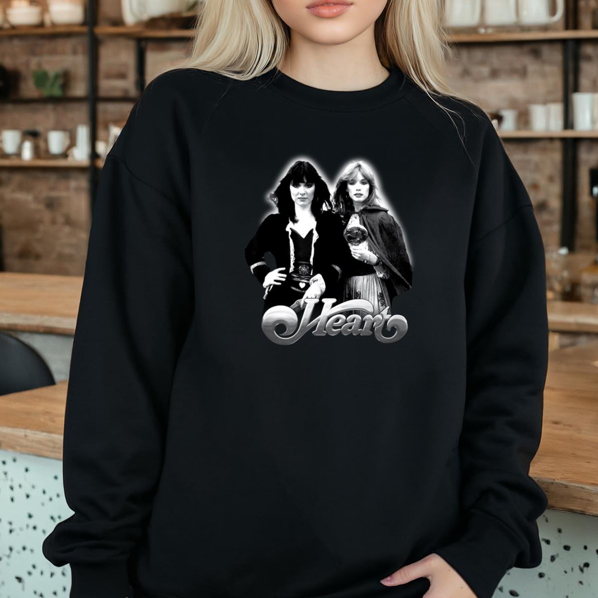 Vintage Styles Heart Band Official Fan Retro 70s Black Unisex T-Shirt